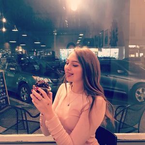 Meet your Posher, Layla